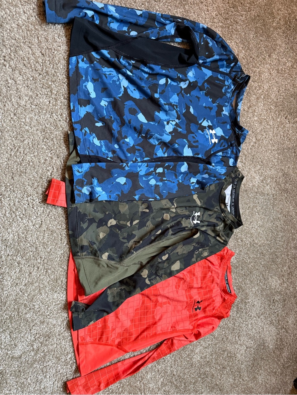Under Armour Boys Heatgear long sleeve shirts